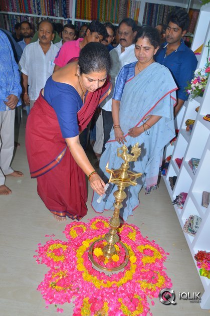 SS-Rajamouli-and-Family-Inaugurates-Krishna-Gari-Battala-Kottu